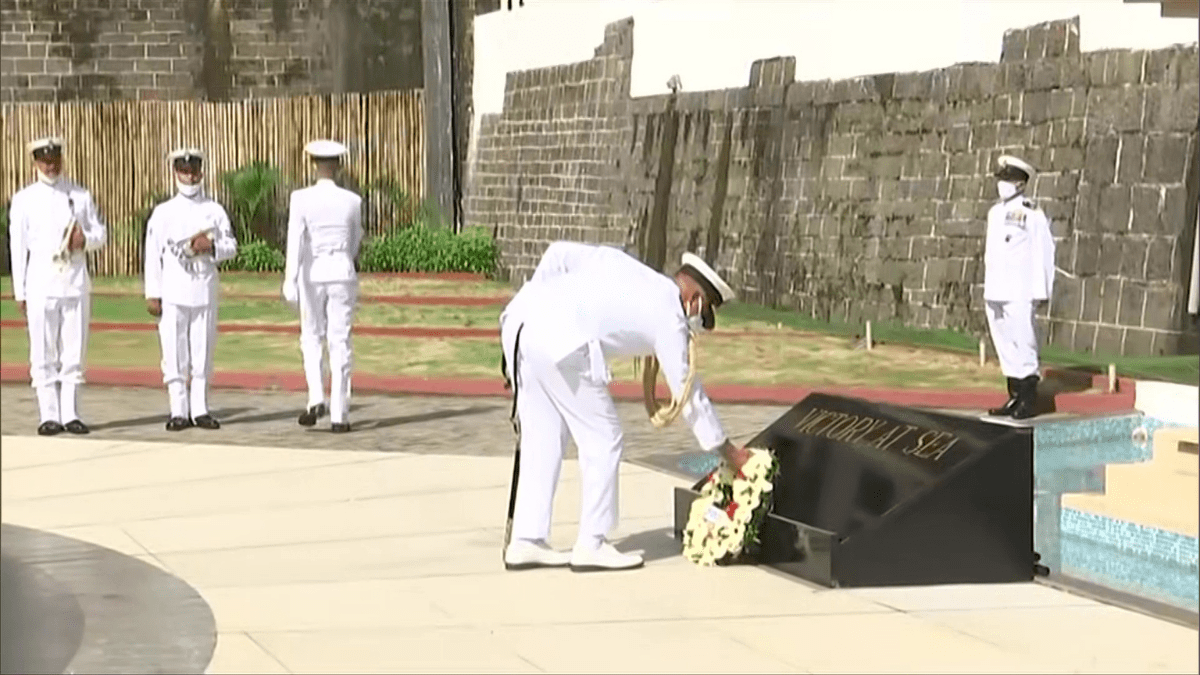 Vice Admiral R Hari Kumar Lays Wreath At Gaurav Stambh Monument